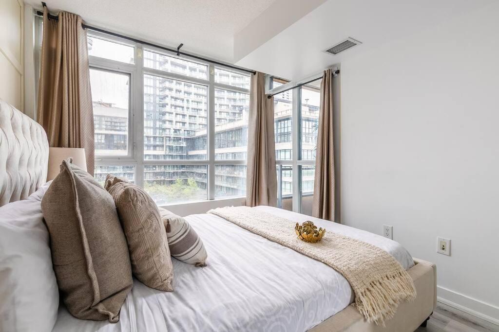Luxury Suite Downtown Toronto Near Cn Tower Bagian luar foto