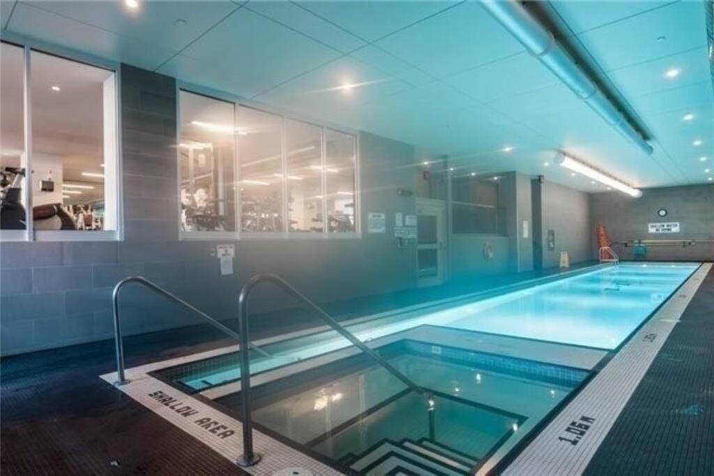 Luxury Suite Downtown Toronto Near Cn Tower Bagian luar foto