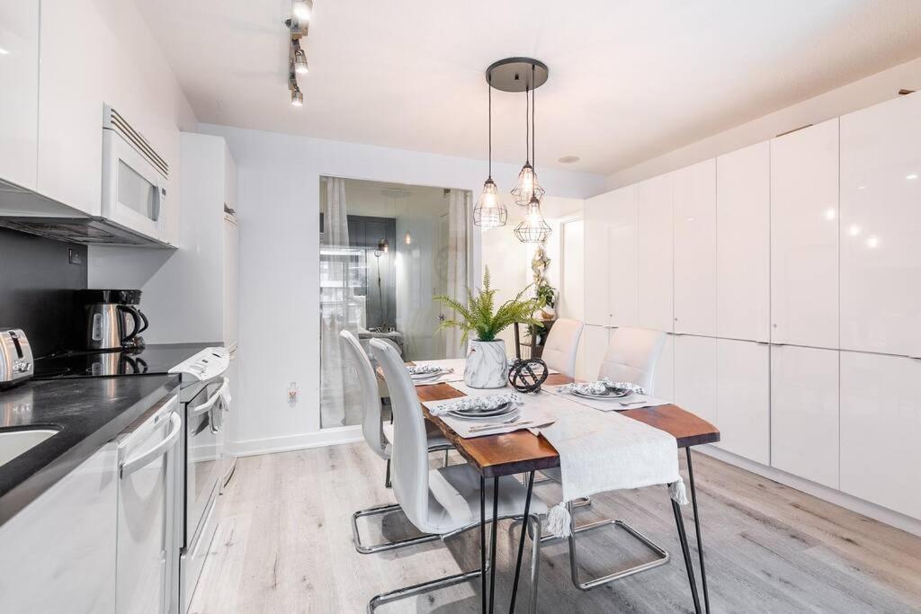 Luxury Suite Downtown Toronto Near Cn Tower Bagian luar foto