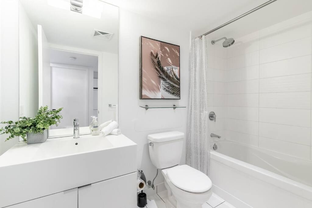 Luxury Suite Downtown Toronto Near Cn Tower Bagian luar foto