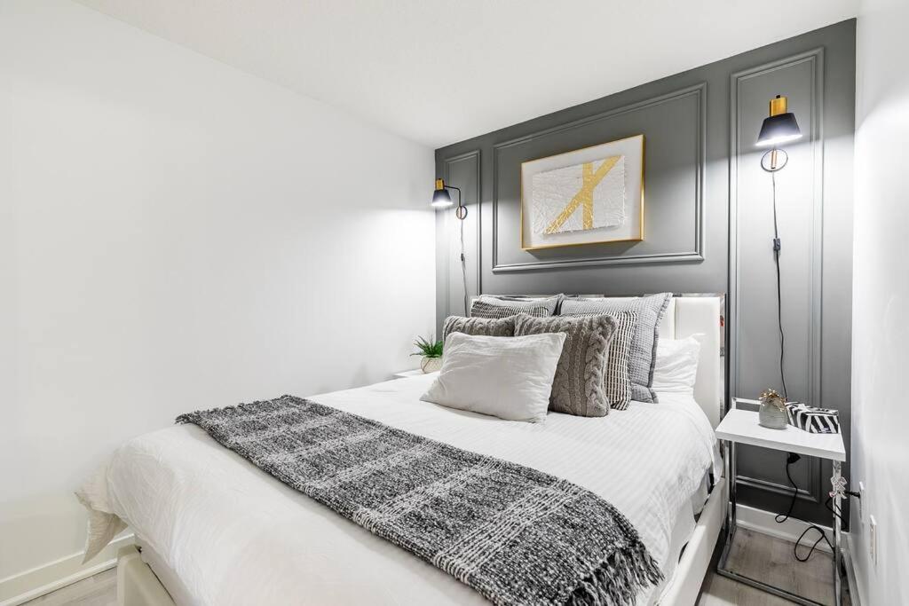 Luxury Suite Downtown Toronto Near Cn Tower Bagian luar foto