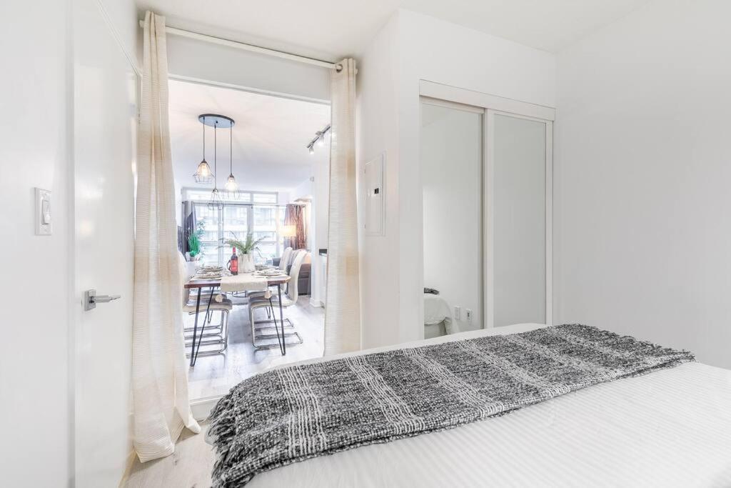 Luxury Suite Downtown Toronto Near Cn Tower Bagian luar foto