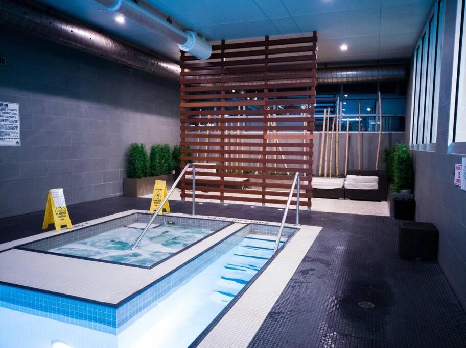 Luxury Suite Downtown Toronto Near Cn Tower Bagian luar foto